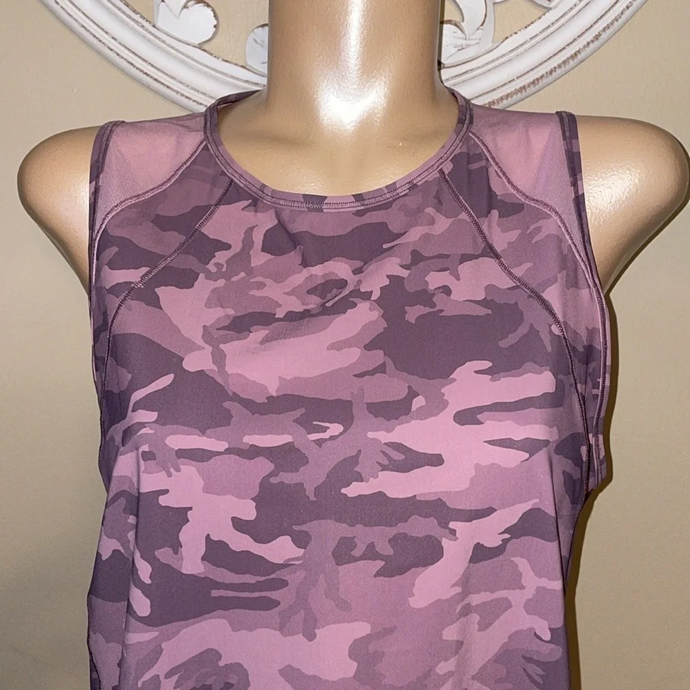 Lululemon women’s 12 XL tank top crop sheer mesh camo purple sculpt athletic